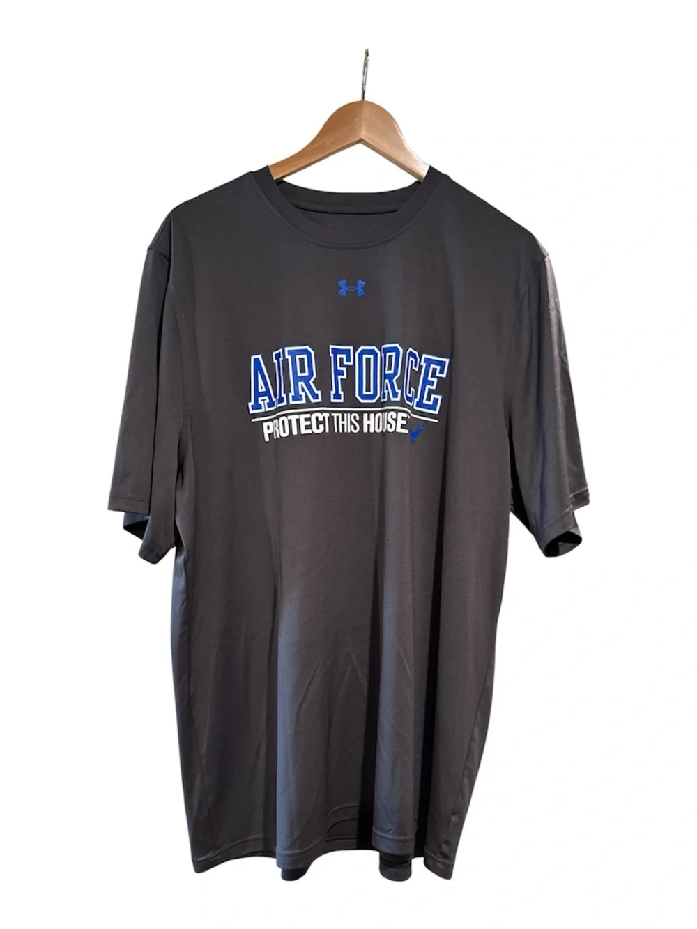Under Armour Air Force Heat Gear Loose Fit Men’s Short Sleeve Shirt XXL Used